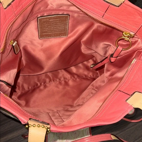 Coach set of 3 Coral and Cream shoulder bag wrestles , and card holder - Picture 11 of 17